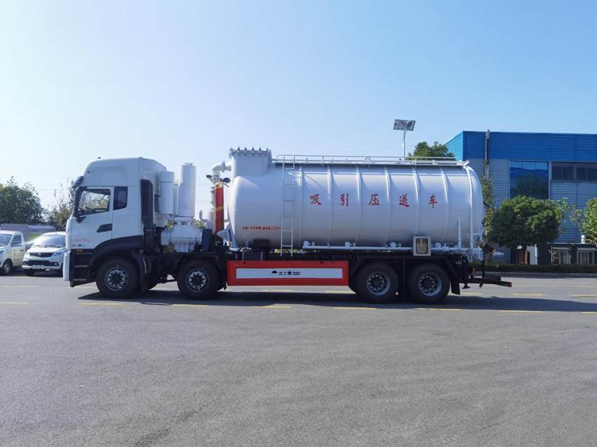 東風(fēng)天龍前四后八吸引壓車(chē)