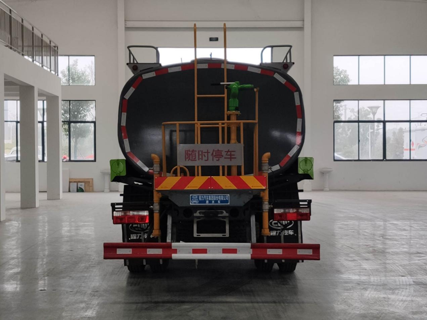 D7.F7系列11.1方灑水車(chē)